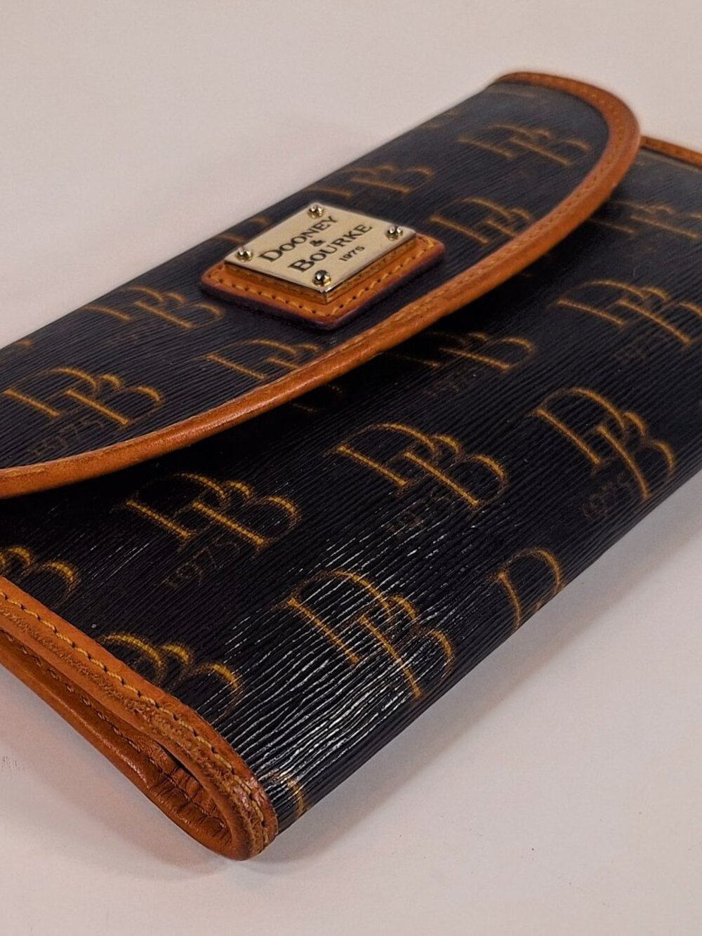 Dooney & Bourke Coated Blakely Continental Clutch Wallet Dark Brown Tan Trim